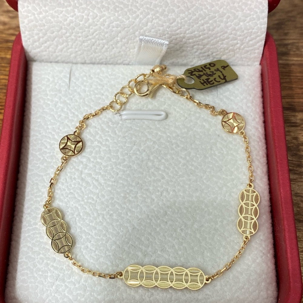 18K Yellow Gold Lucky Coin Pattern Bracelet